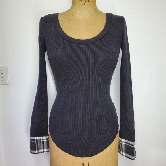 We The Free Size XS Thermal Top Black Stretchy Long Sleeve Plaid Cuffs Layering - Picture 1 of 7